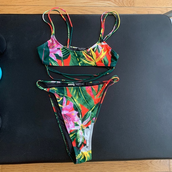 NWOT NASTYGAL high waisted bottoms, tie detail Bikini Set, Xs/0 - Picture 1 of 1